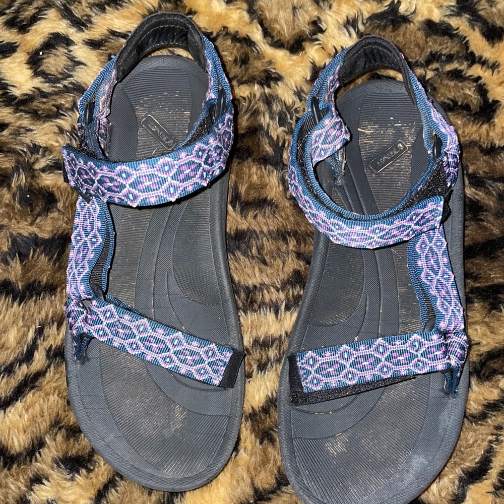 Teva hurricane 2k size 6
